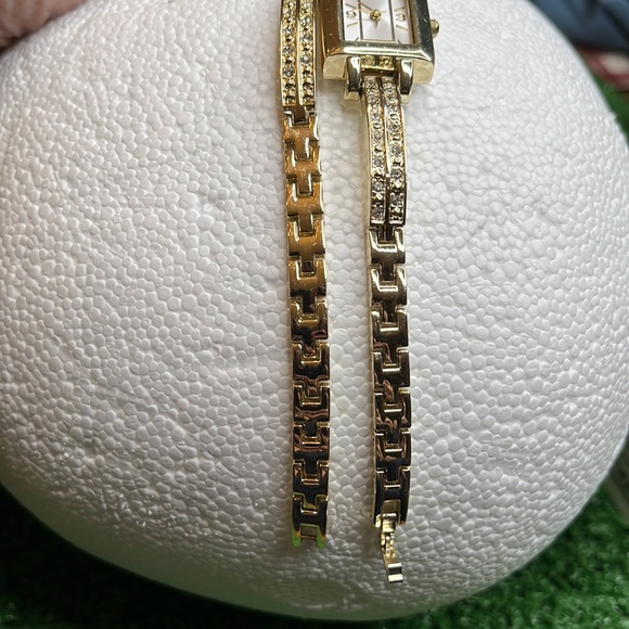 Gold Tone Metal Watch And Bracelet Set ONE SIZE (watch needs battery) - Picture 3 of 7